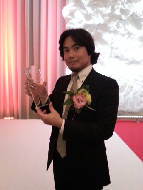 Hideo Baba with the Famitsu Award of Excellence (for Xillia 2)
